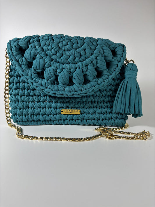Pochette écaille bleu canard, rabat et pompon