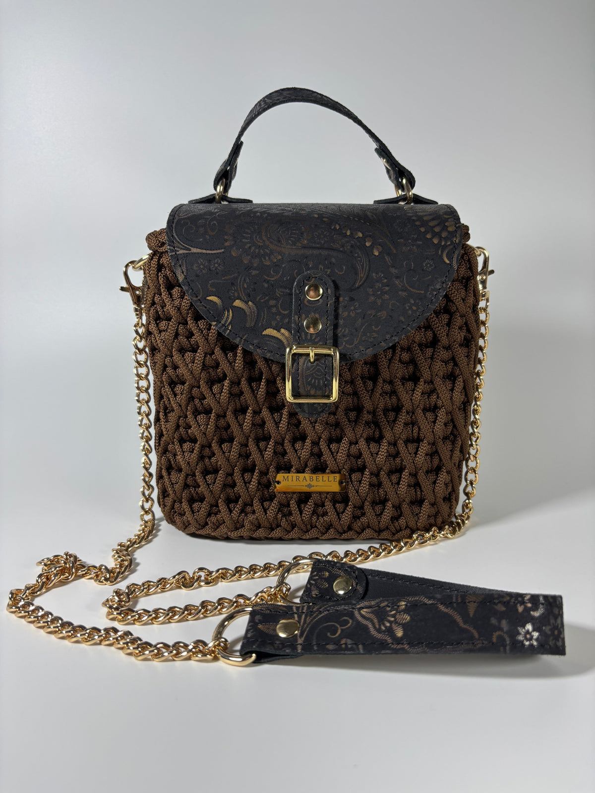 Sac brun chocolat avec sa bandoulière chaîne dorée et cuir imprimé