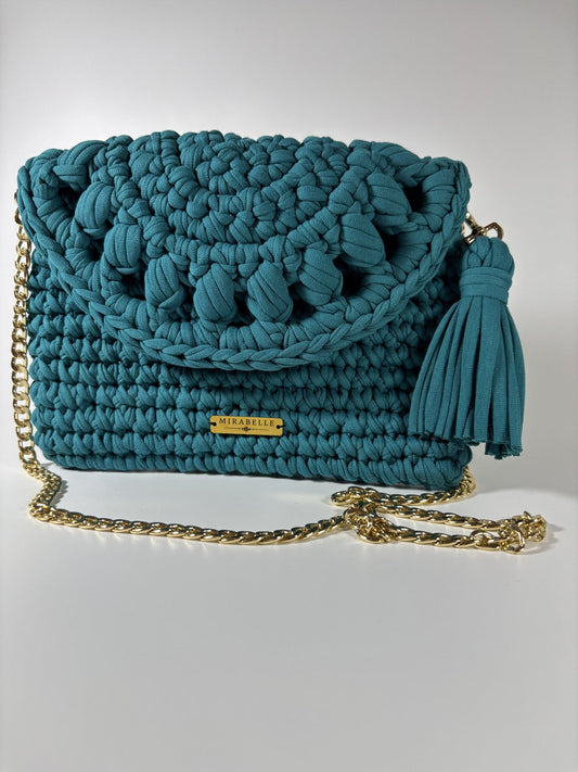Pochette écaille bleu canard, vue de face avec chaîne dorée