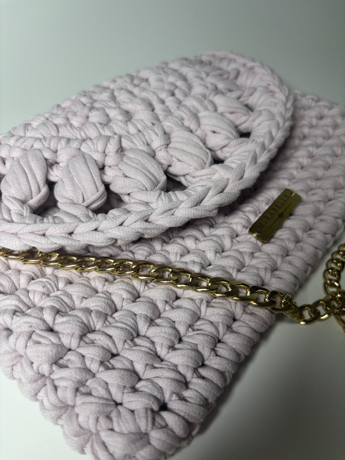 Pochette écaille gris lilas, détail du rabat