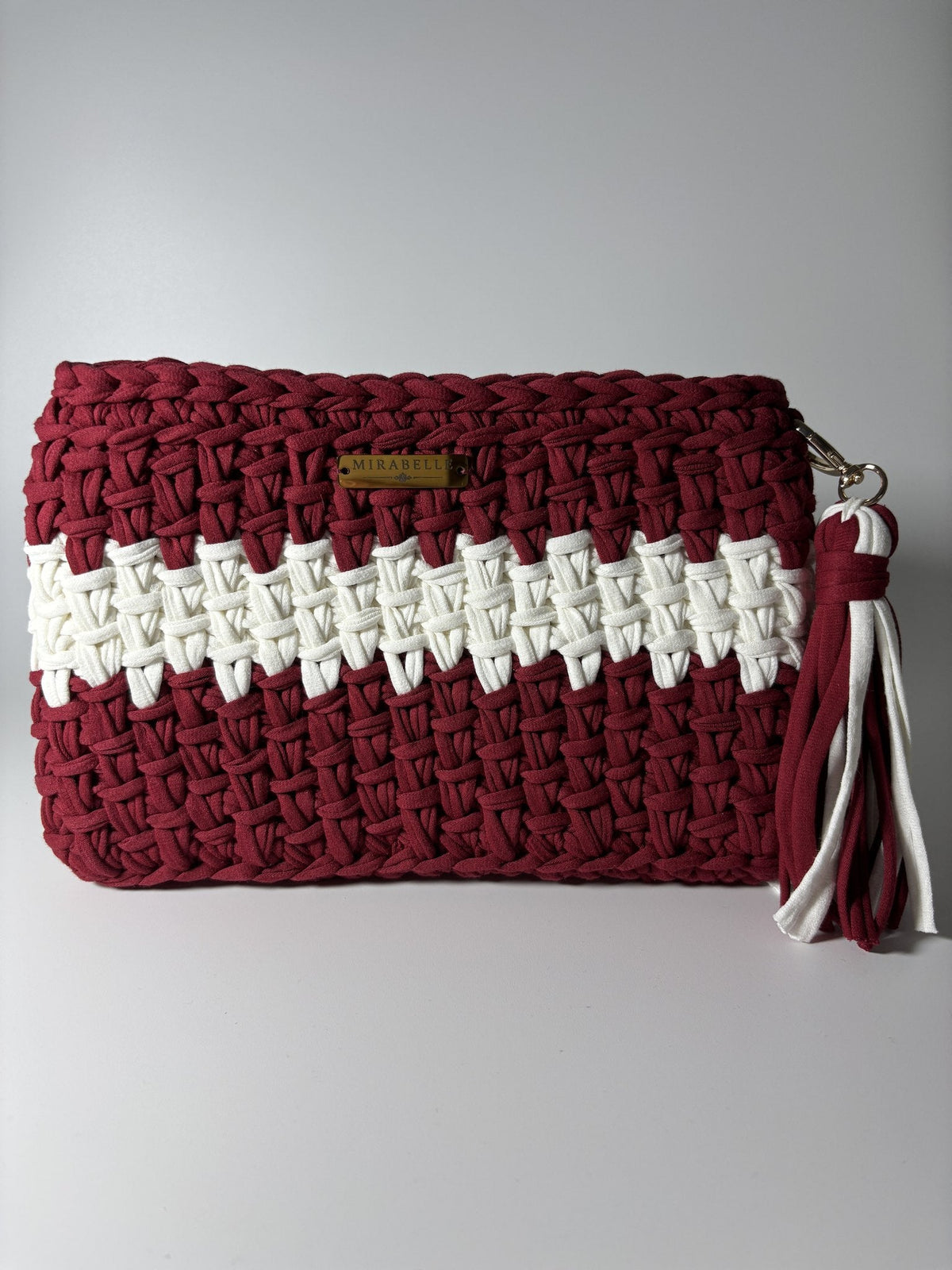 Pochette rayée bordeaux et blanc, vue de face