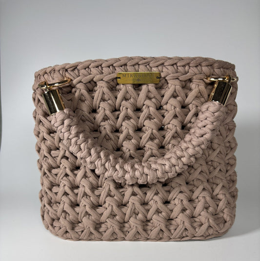 Cabas Mirabelle en crochet brun taupe, maille dense, vue de face