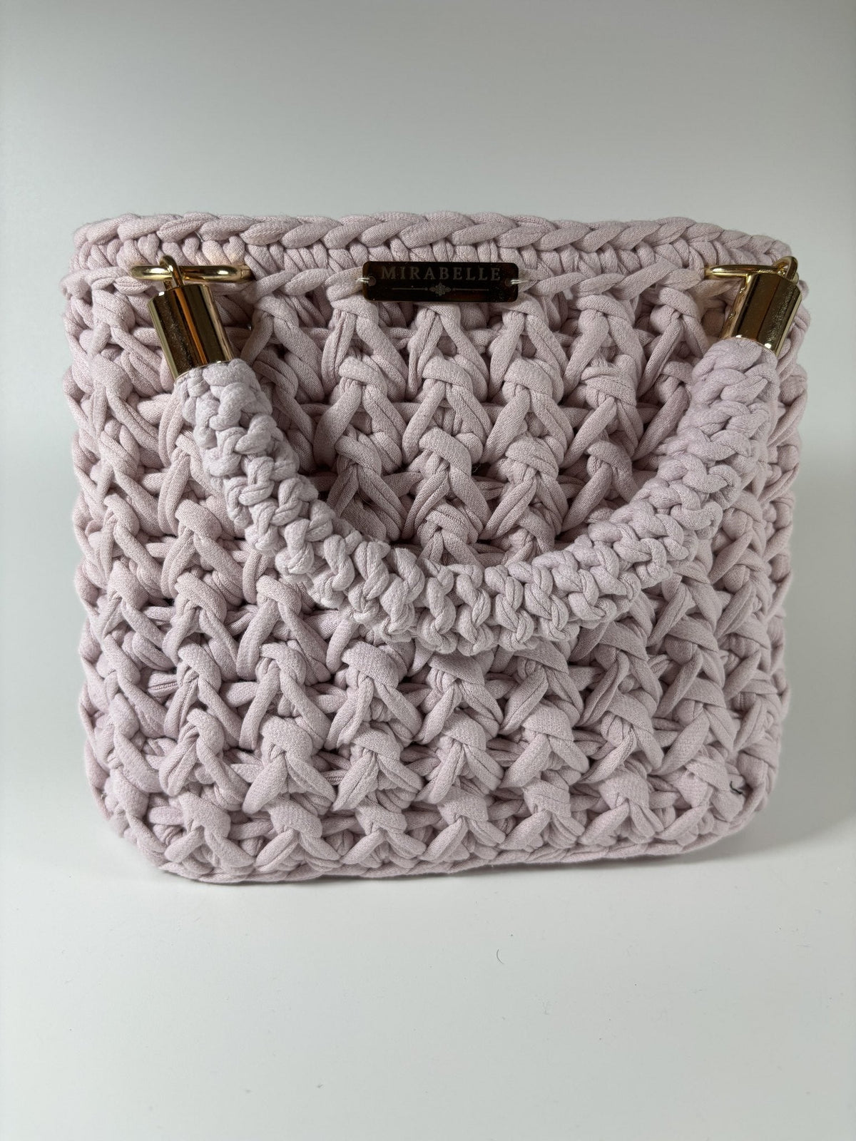 Cabas Mirabelle en crochet rosé grisé, point puff, vue de face