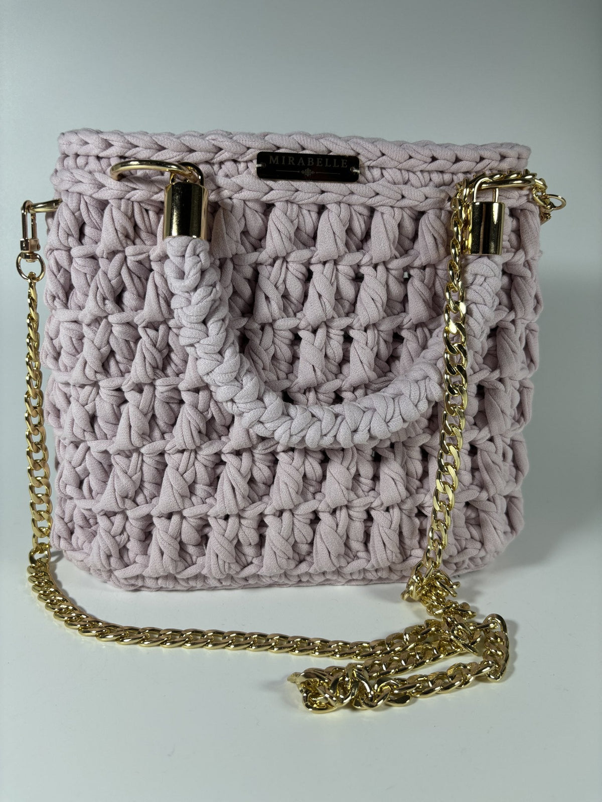 Petit seau Mirabelle en crochet lilas poudré, vue de face